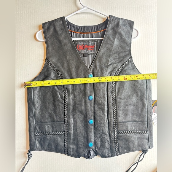 Women's Braided Leather Vest - Picture 15 of 16